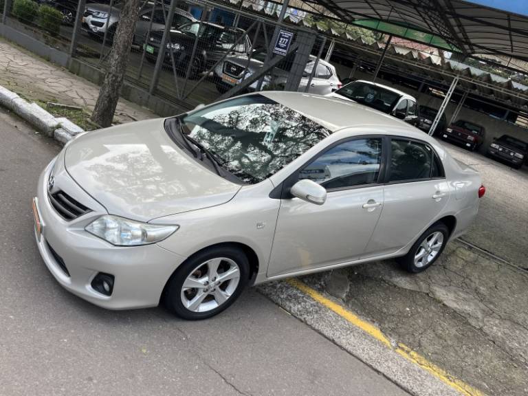 TOYOTA - COROLLA - 2012/2013 - Bege - R$ 71.900,00