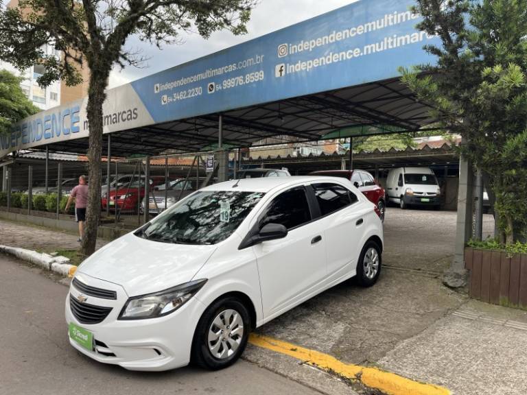 CHEVROLET - ONIX - 2018/2019 - Branca - R$ 55.000,00