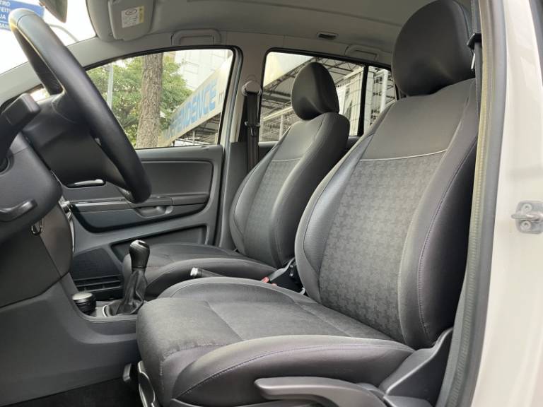 VOLKSWAGEN - FOX - 2016/2016 - Branca - R$ 55.000,00