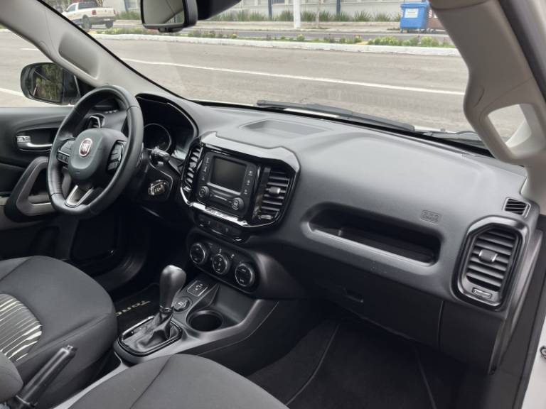 FIAT - TORO - 2016/2017 - Branca - R$ 88.900,00