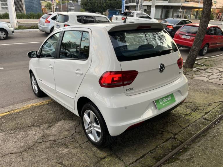 VOLKSWAGEN - FOX - 2016/2016 - Branca - R$ 55.000,00