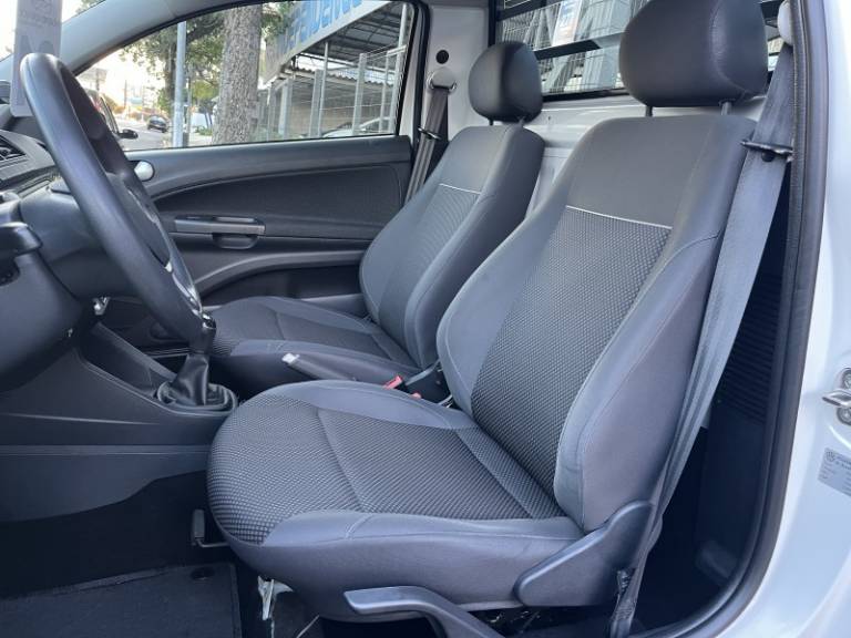 VOLKSWAGEN - SAVEIRO - 2021/2021 - Branca - R$ 71.900,00