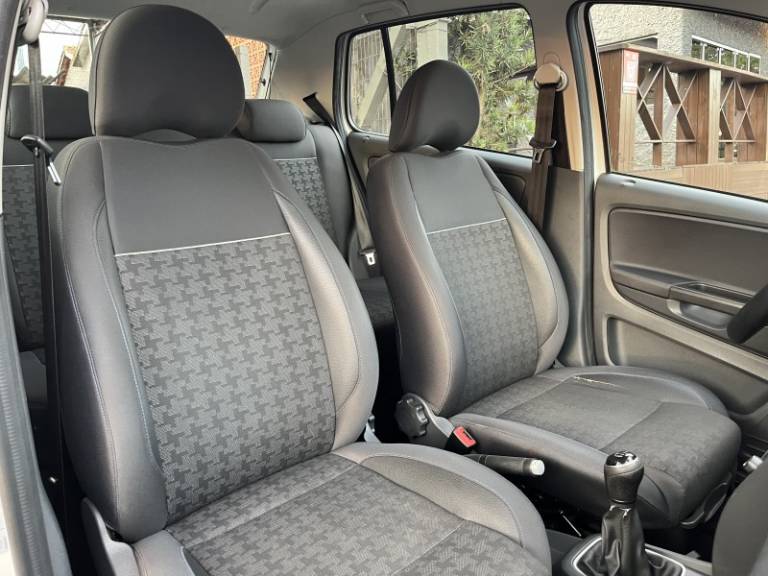 VOLKSWAGEN - FOX - 2016/2016 - Branca - R$ 55.000,00