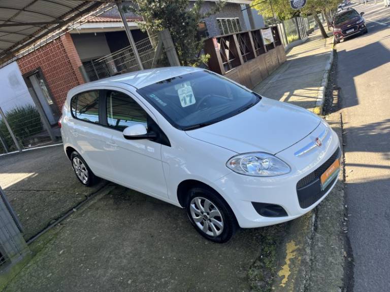 FIAT - PALIO - 2016/2017 - Branca - R$ 49.900,00