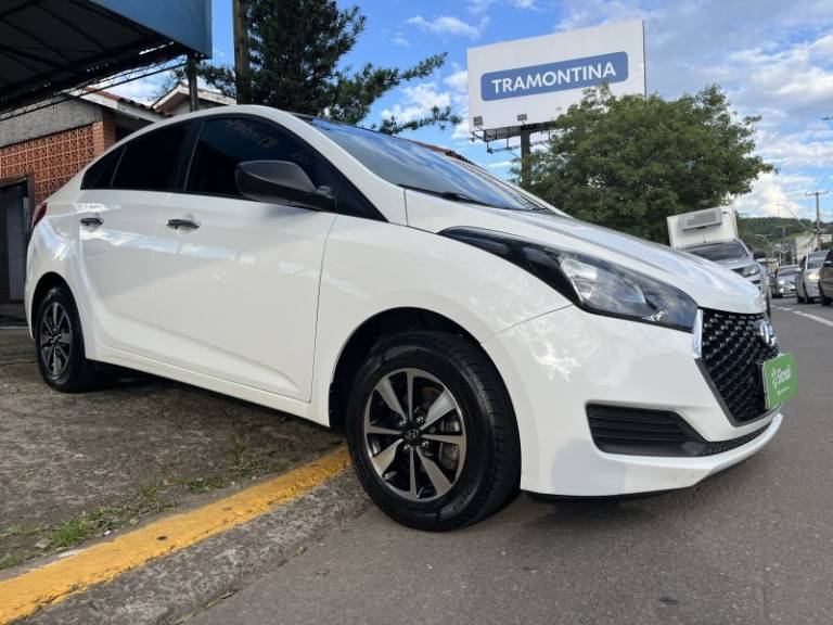 HYUNDAI - HB20S - 2019/2019 - Branca - R$ 59.900,00
