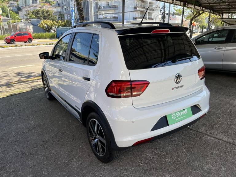 VOLKSWAGEN - FOX - 2021/2022 - Branca - R$ 75.000,00