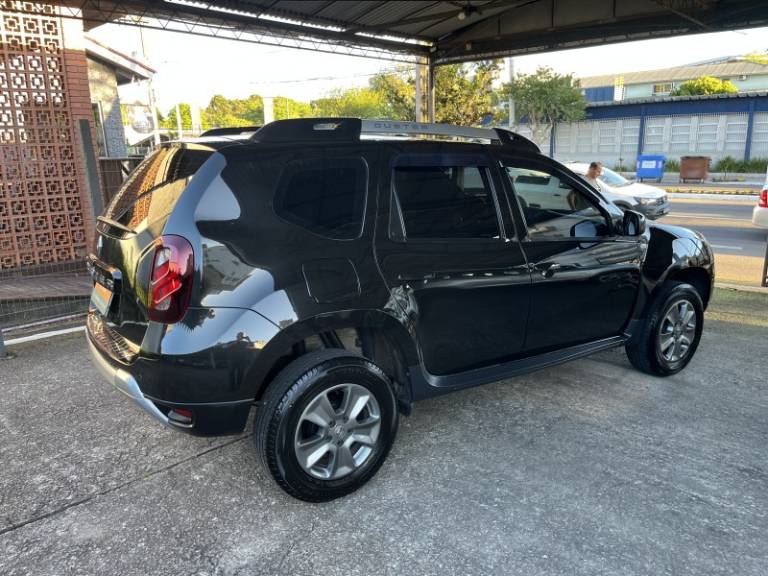 RENAULT - DUSTER - 2017/2018 - Preta - R$ 75.000,00