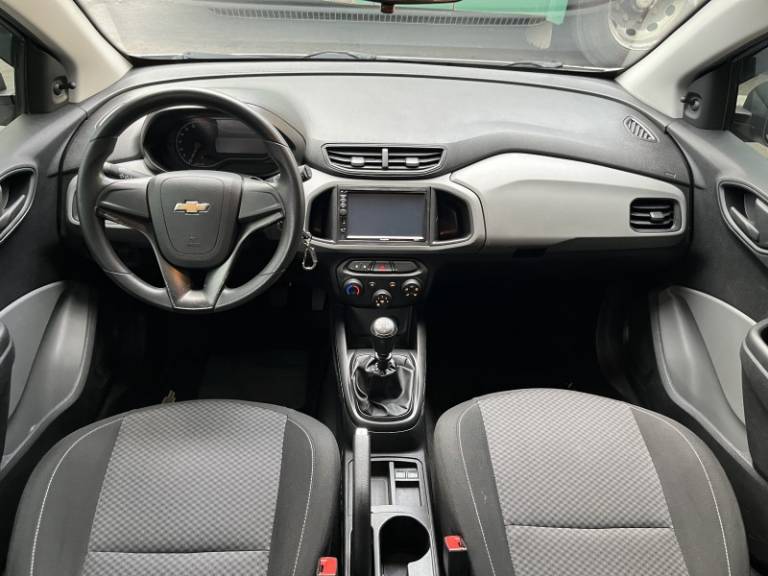 CHEVROLET - ONIX - 2018/2019 - Branca - R$ 55.000,00