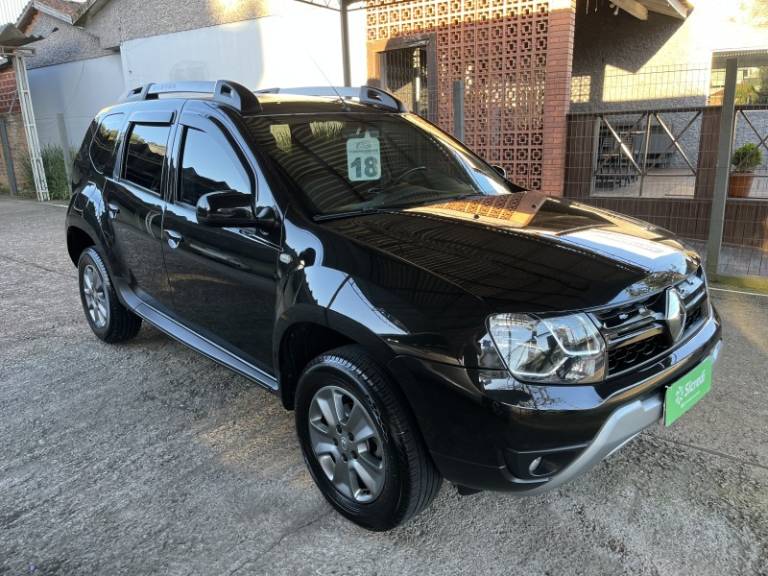RENAULT - DUSTER - 2017/2018 - Preta - R$ 75.000,00