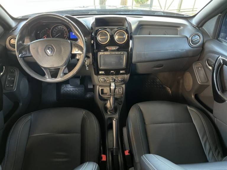 RENAULT - DUSTER - 2017/2018 - Preta - R$ 75.000,00