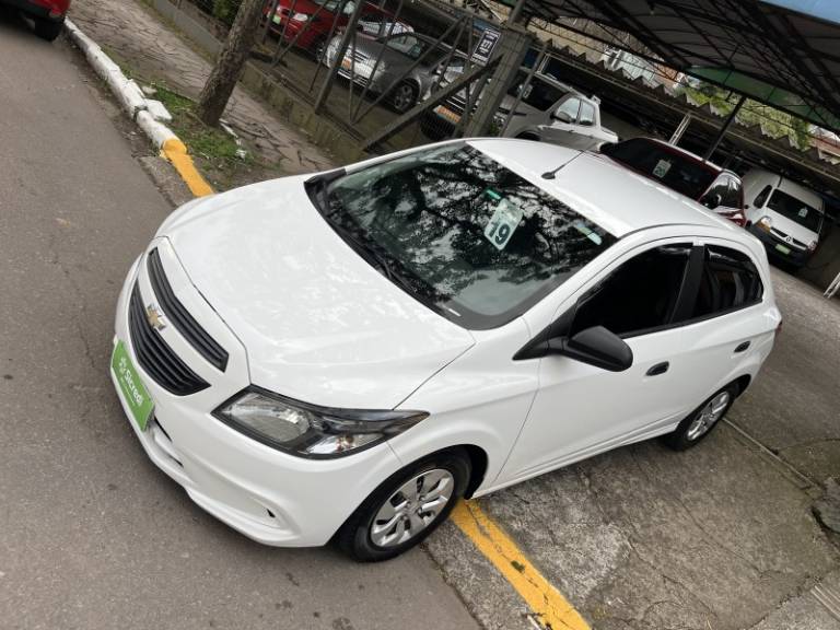 CHEVROLET - ONIX - 2018/2019 - Branca - R$ 55.000,00