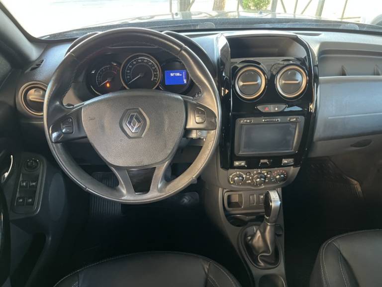 RENAULT - DUSTER - 2017/2018 - Preta - R$ 75.000,00