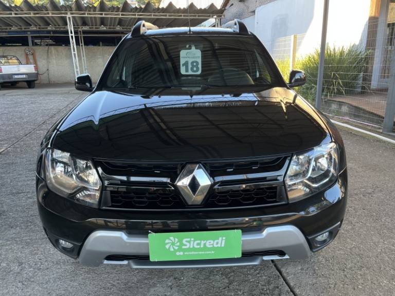 RENAULT - DUSTER - 2017/2018 - Preta - R$ 75.000,00