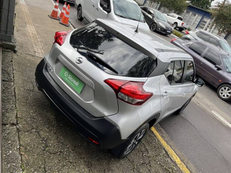 NISSAN - KICKS - 2021/2021 - Prata - R$ 92.900,00