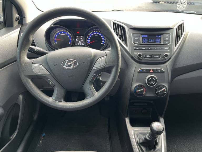 HYUNDAI - HB20S - 2019/2019 - Branca - R$ 59.900,00