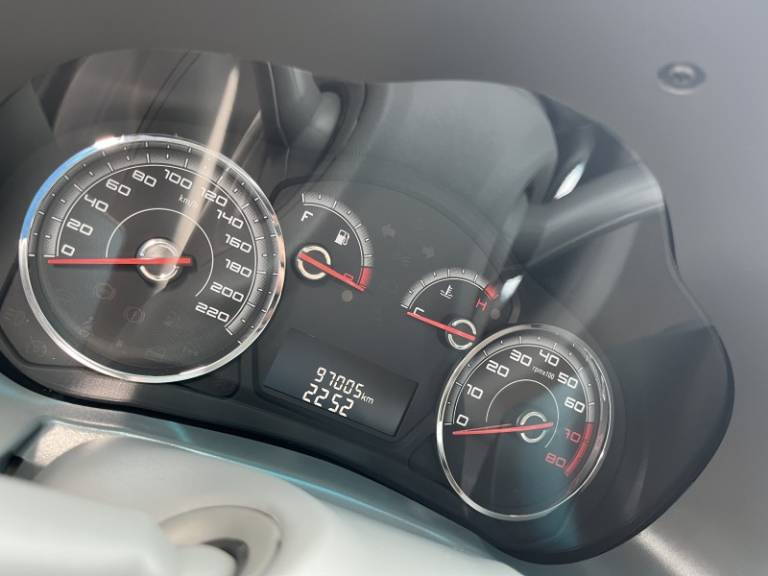 FIAT - PALIO - 2013/2014 - Branca - R$ 39.900,00