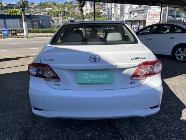 TOYOTA - COROLLA - 2013/2013 - Branca - R$ 73.900,00
