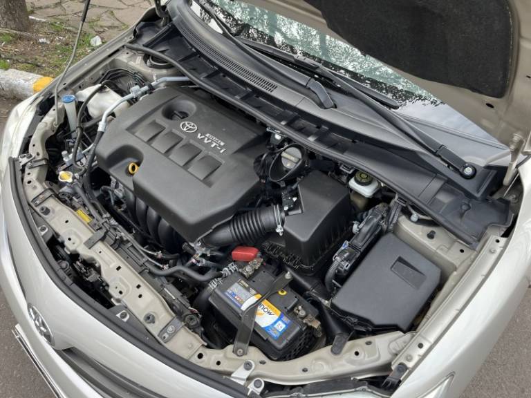 TOYOTA - COROLLA - 2012/2013 - Bege - R$ 71.900,00