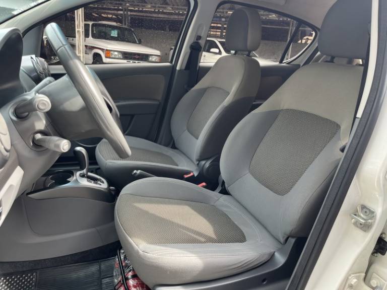 FIAT - PALIO - 2013/2014 - Branca - R$ 39.900,00