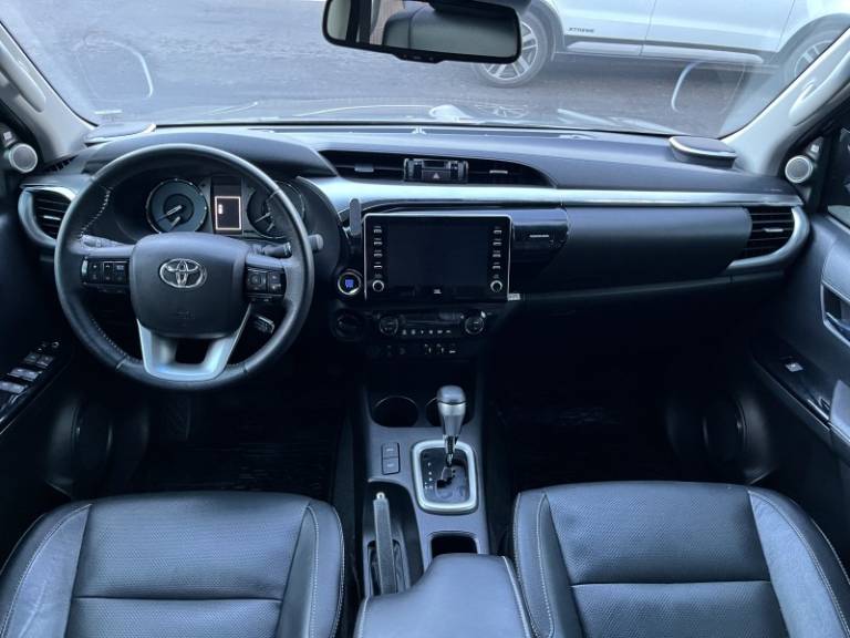 TOYOTA - HILUX - 2022/2022 - Cinza - R$ 265.000,00