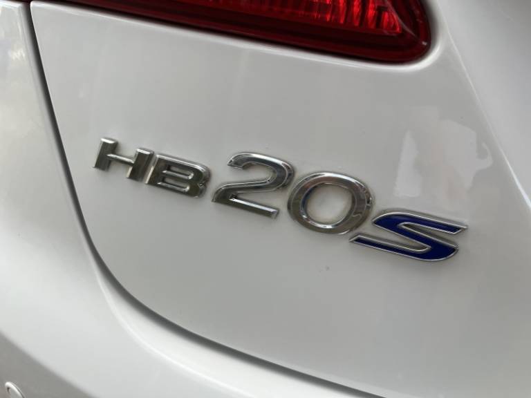 HYUNDAI - HB20S - 2019/2019 - Branca - R$ 59.900,00