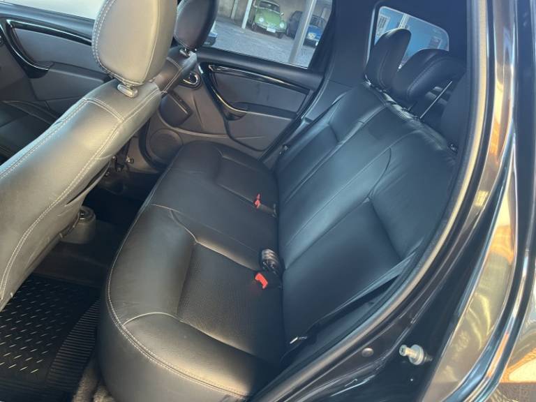 RENAULT - DUSTER - 2017/2018 - Preta - R$ 75.000,00