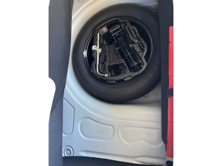 VOLKSWAGEN - FOX - 2021/2022 - Branca - R$ 75.000,00