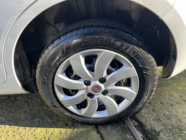 FIAT - PALIO - 2016/2017 - Branca - R$ 49.900,00