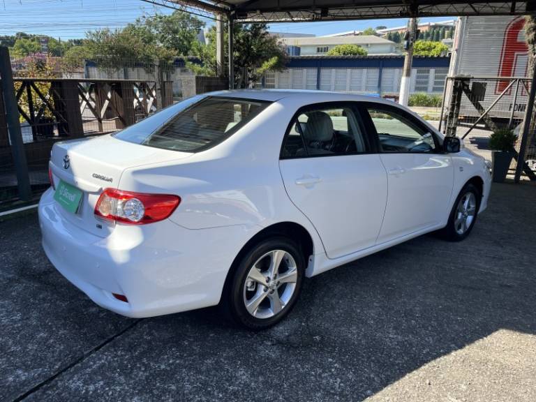 TOYOTA - COROLLA - 2013/2013 - Branca - R$ 73.900,00
