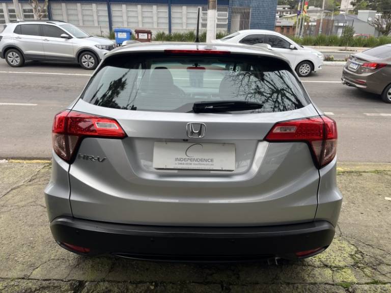 HONDA - HR-V - 2015/2016 - Prata - R$ 86.900,00