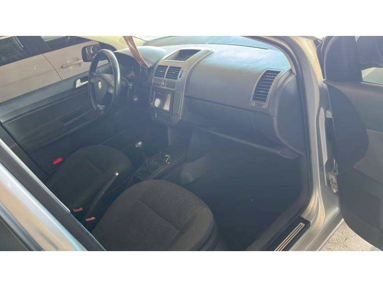 VOLKSWAGEN - POLO - 2008/2009 - Prata - R$ 47.900,00