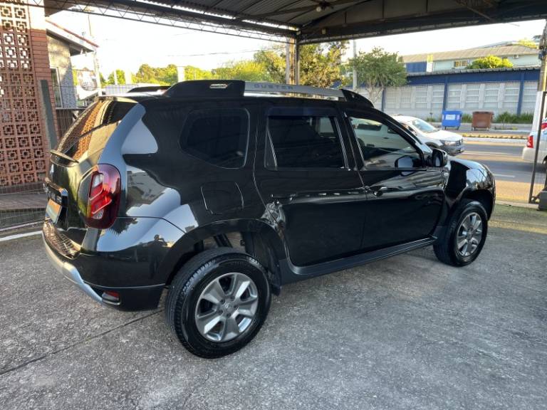 RENAULT - DUSTER - 2017/2018 - Preta - R$ 75.000,00