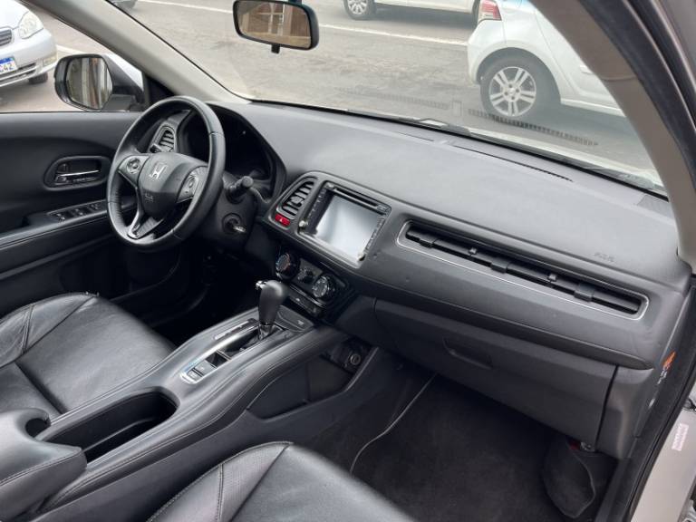 HONDA - HR-V - 2015/2016 - Prata - R$ 86.900,00