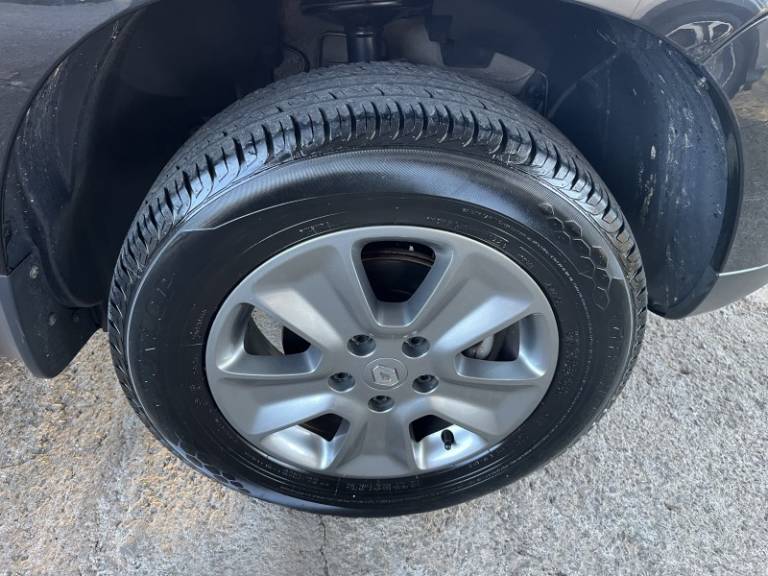 RENAULT - DUSTER - 2017/2018 - Preta - R$ 75.000,00