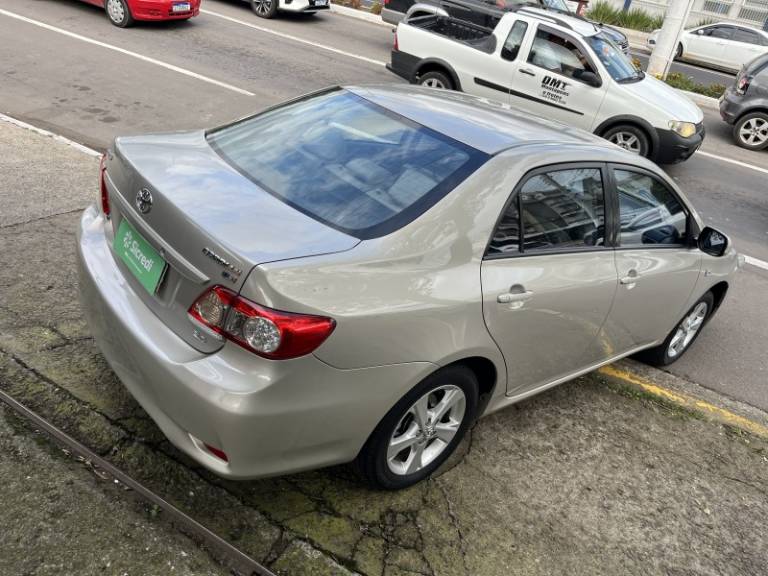 TOYOTA - COROLLA - 2012/2013 - Bege - R$ 71.900,00