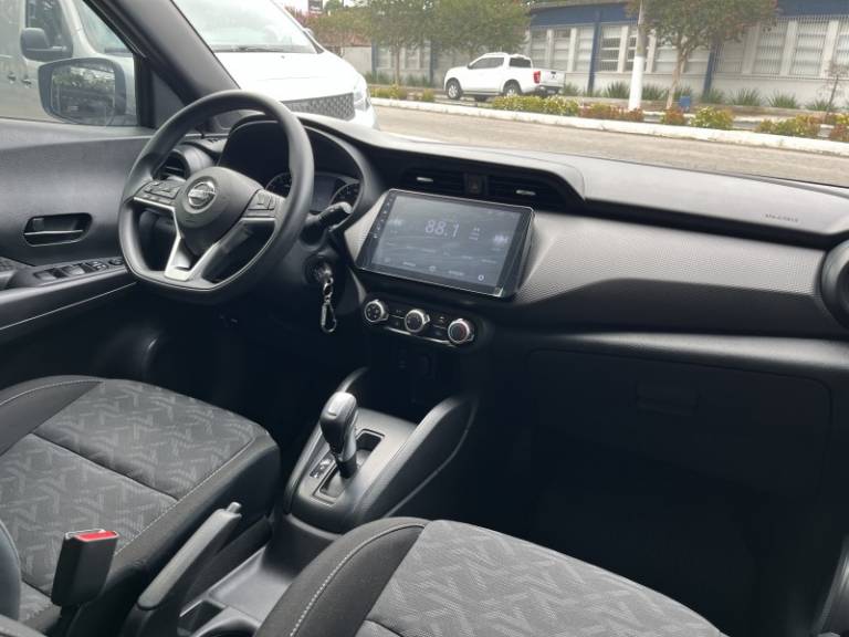 NISSAN - KICKS - 2021/2021 - Prata - R$ 92.900,00