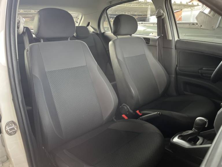 VOLKSWAGEN - GOL - 2020/2021 - Branca - R$ 65.000,00