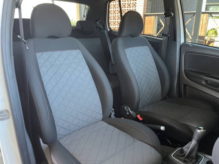 VOLKSWAGEN - FOX - 2021/2022 - Branca - R$ 75.000,00