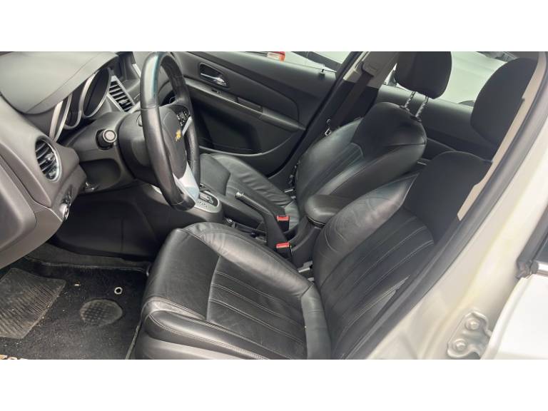 CHEVROLET - CRUZE - 2013/2014 - Branca - R$ 64.900,00