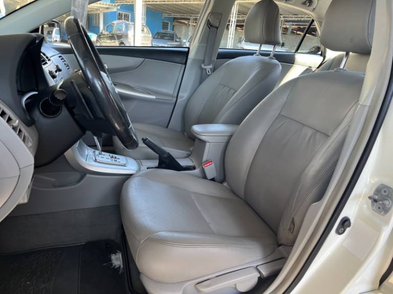 TOYOTA - COROLLA - 2013/2013 - Branca - R$ 73.900,00