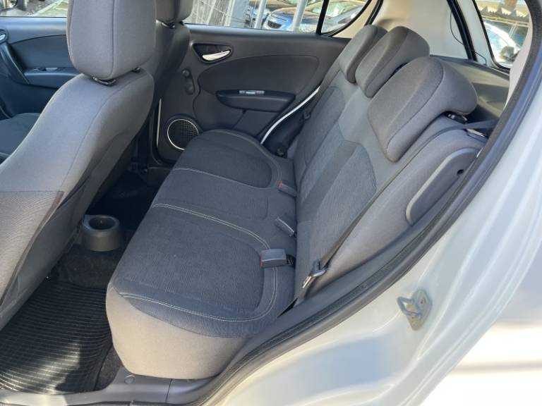 FIAT - PALIO - 2016/2017 - Branca - R$ 49.900,00