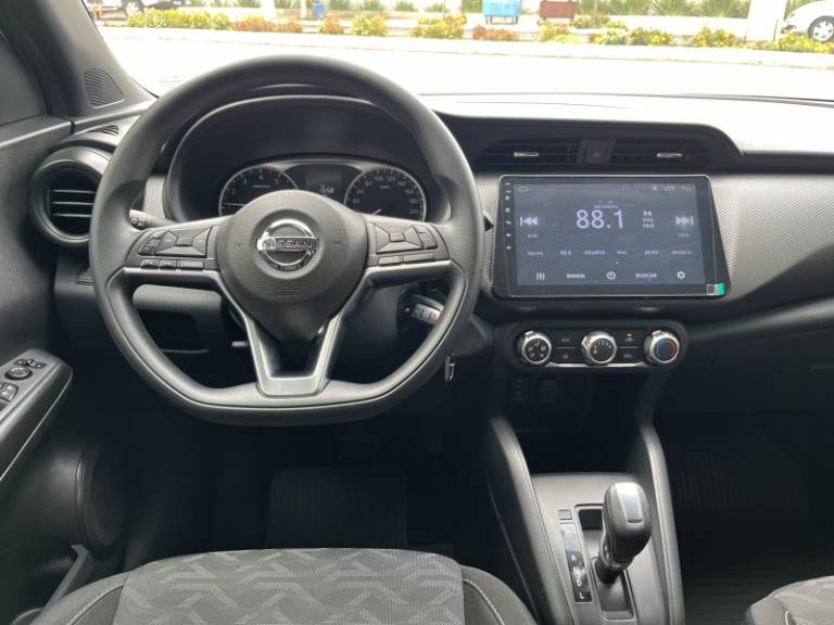 NISSAN - KICKS - 2021/2021 - Prata - R$ 92.900,00