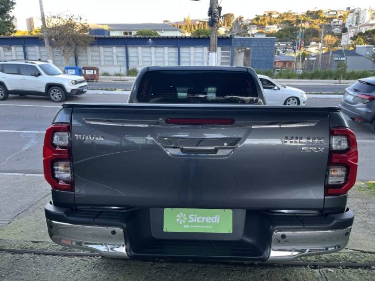 TOYOTA - HILUX - 2022/2022 - Cinza - R$ 265.000,00