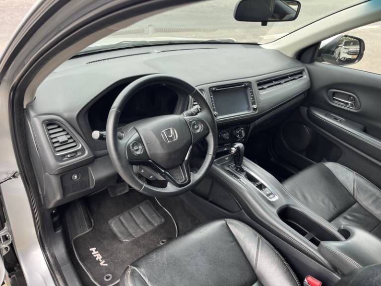 HONDA - HR-V - 2015/2016 - Prata - R$ 86.900,00