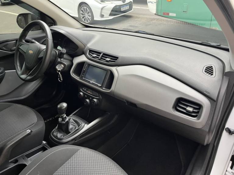 CHEVROLET - ONIX - 2018/2019 - Branca - R$ 55.000,00