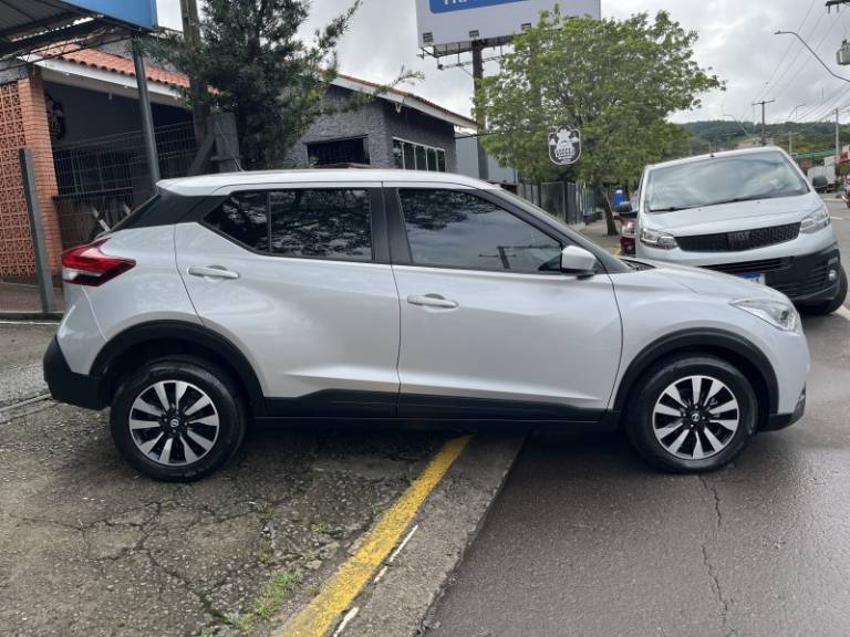 NISSAN - KICKS - 2021/2021 - Prata - R$ 92.900,00