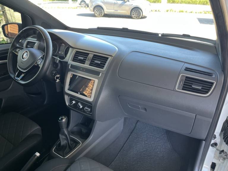VOLKSWAGEN - FOX - 2021/2022 - Branca - R$ 75.000,00