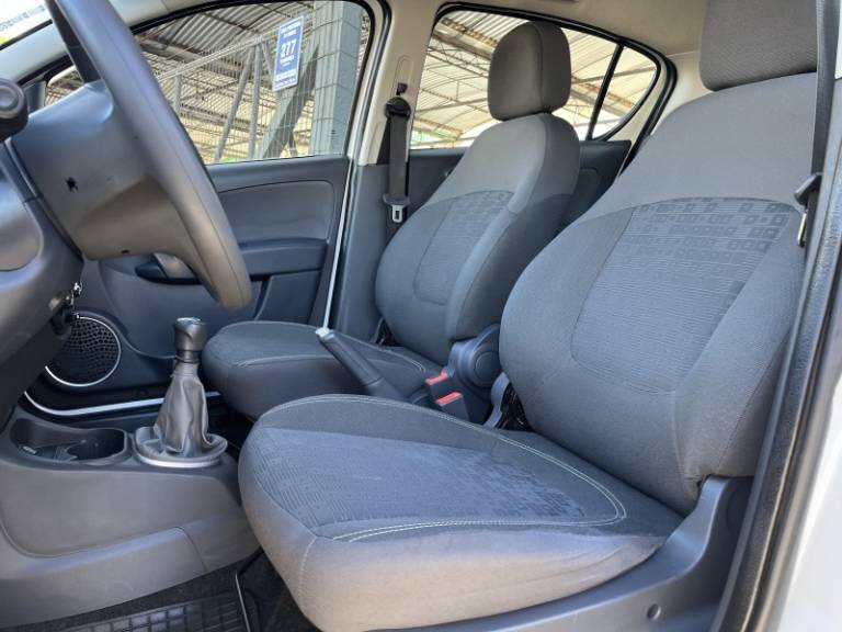 FIAT - PALIO - 2016/2017 - Branca - R$ 49.900,00
