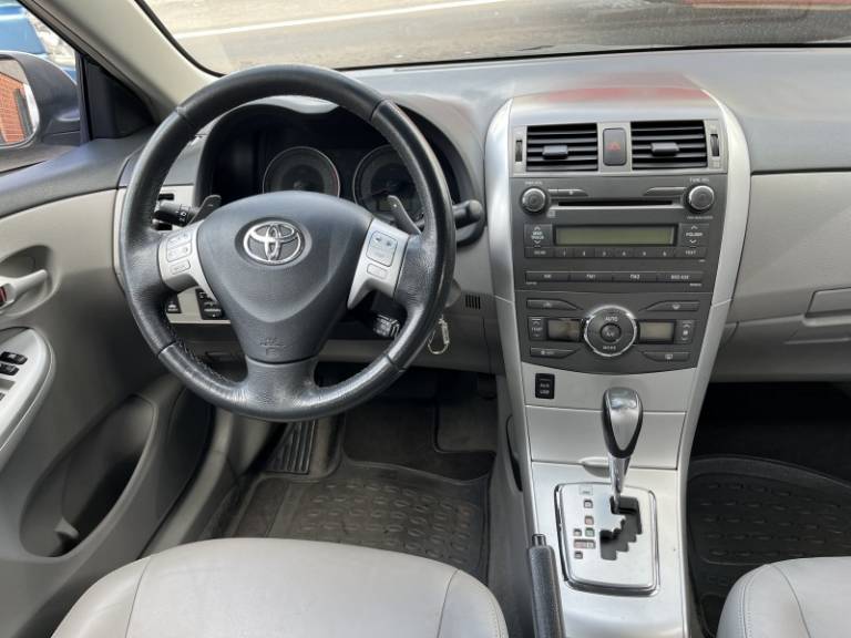 TOYOTA - COROLLA - 2012/2013 - Bege - R$ 71.900,00
