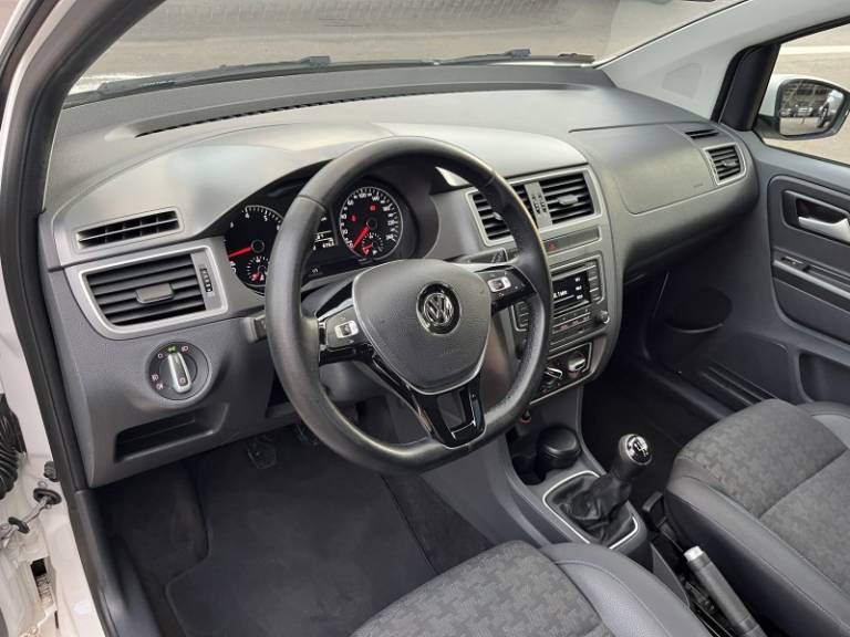 VOLKSWAGEN - FOX - 2016/2016 - Branca - R$ 55.000,00